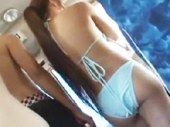 ビキニでバスに乗り込んだギャルがバックから生ズボされ痴漢レイプ被害に巨乳水着のエロ動画