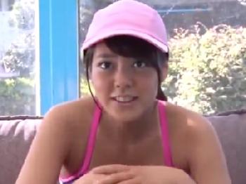 ライフセーバーの日焼け娘をマジックミラー号に連れ込んで生パコ開始！巨乳素人ロリナンパのエロ動画