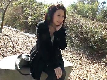 セックスレス奥さんが玩具と巨大ペニスで責められてアンアン喘ぐ素人痴女人妻ハメ撮りのエロ動画