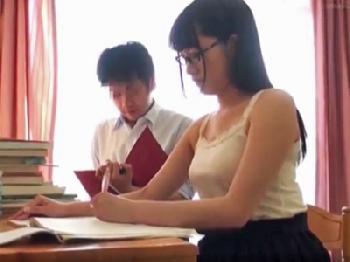 人畜無害かと思いきや教え子のめがね娘を洗脳凌辱する家庭教師巨乳美少女のエロ動画