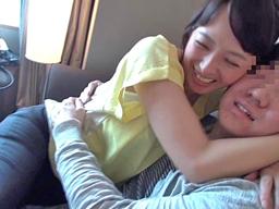 「良いんですか？本当に私もらっちゃって」仕事を休んで、息子よりも若いアオクサチェリーボーイ狩り素人人妻童貞のエロ動画