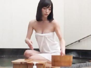 何度も通いたくなる美人オーナーがいるぽろりカフェ 巨乳お姉さん痴女のエロ動画