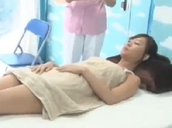 合宿中の陸上部女子大生をマッサージと騙して中出し敢行！素人お姉さんナンパのエロ動画