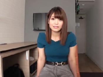 笑顔がかわいいお姉さんが感度抜群で気持ちよさそうに喘ぎまくる顔面射精パコ素人美少女顔射ハメ撮りのエロ動画