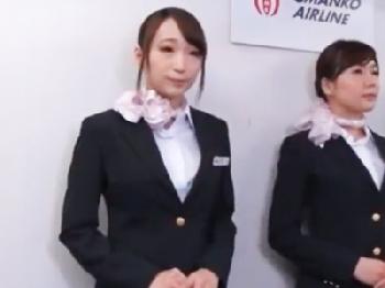 機内でのフェラチオ→中出し欲望処理まで一手に担うヤリ手のCAさん巨乳お姉さんのエロ動画