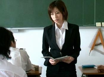 巨大オッパイは教師に向いてない！？生徒から辱めを受けて肉奴隷と化した女先生巨乳女教師レイプ奥田咲のエロ動画