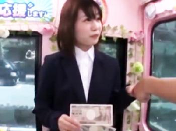 巨乳美人をインタビューと称して捕獲→お金をチラつかせランジェリーチェックからパコ成功素人お姉さんのエロ動画