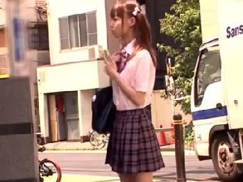 プリントを届けに来た妹の友人のツインテ女子校生が可愛かったので帰してあげない美少女ギャル顔射フェラのエロ動画