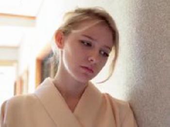 日本に嫁いだ金髪白人女将が常連客に性的おもてなしサービス巨乳人妻のエロ動画