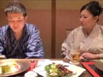 母の妹である叔母さんと温泉旅行で秘密の背徳セックス巨乳人妻近親相姦寺島志保のエロ動画