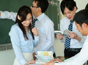 清純清楚で真面目な女先生が生徒たちに奴隷化され…夫を裏切って乱交パコ巨乳女教師人妻めがね庵野杏のエロ動画