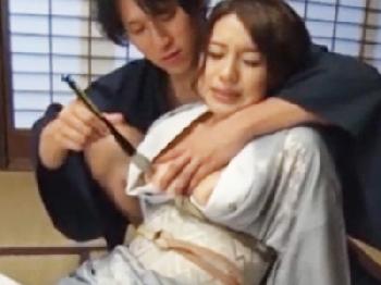義理息子に逆らえない大きいオッパイの母が着物姿で近親婦女暴行され号泣巨乳人妻レイプ3Pのエロ動画