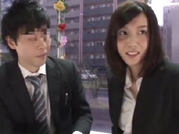 『えぇ‥でもお金‥』金欲に負けて部下とガチハメしちゃう奥様OL素人人妻のエロ動画