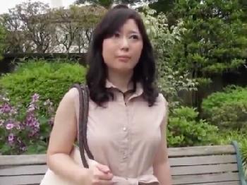 真面目そうな奥様が欲求不満を拗らせJAVデビューW素人人妻ハメ撮りのエロ動画