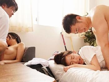 昔から好きだったクラスメイトが目の前で友人に初めてを奪われる寝取られパコ女子校生美少女ロリ処女架乃ゆらのエロ動画