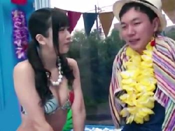 水着の痴女二人組みに責められて我慢できずに精液中出しお姉さん3Pのエロ動画