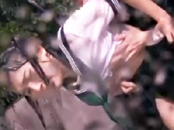 雷雨の中でエロ教師に青姦レイプされぐしょ濡れの制服美形少女女子校生美少女顔射露出のエロ動画