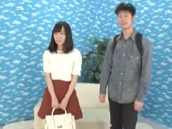 ベロ口づけをしながら熱い性交を繰り広げる素人カップル達お姉さん中出しのエロ動画