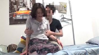 家政婦サービスのオバさんを口説き落として性行為熟女フェラ中出しのエロ動画