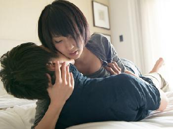 チューだけで嬉しそうにする美形少女とラブラブH巨乳素人美少女のエロ動画