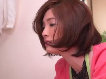 『ナニソレ…凄いおっきい…』ナンパした美人マダムが自ら挿入懇願中出し交尾素人人妻のエロ動画