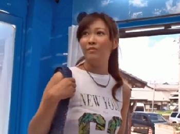 初マジックミラー号に戸惑う水着素人さんが童貞くんを筆おろしパコ！巨乳お姉さんのエロ動画