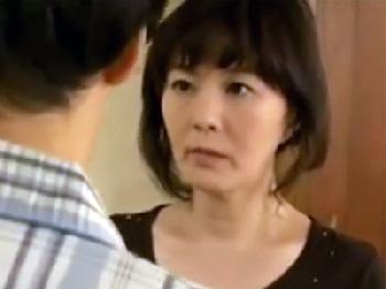 引きニートが義理の母に欲情して犯すクズっぷり熟女近親相姦のエロ動画