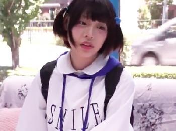 中〇生見たいな顔した美形少女が巨大チンポぶち込まれアニメ声で喘いで悶絶イキ素人美少女ロリ顔射のエロ動画