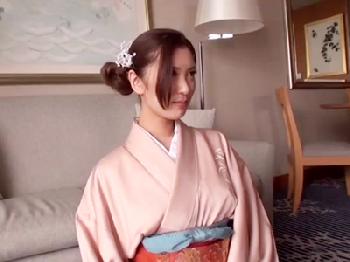 ドマゾな和服姿の巨大バスト妻をビンタして背徳感たっぷりの寝取りパコ巨乳素人人妻顔射のエロ動画