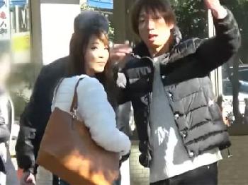 街角ナンパで捕まえた素人の巨大オッパイ美形お姉さんを口説き落として即挿入→うっかり無許可で中出し巨乳のエロ動画