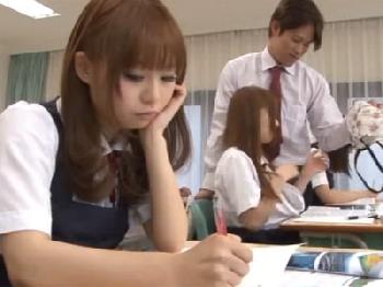 清潔感あふれる美形少女女子校生達が思春期特有の性欲に支配されて学内パコ開始美少女乱交のエロ動画