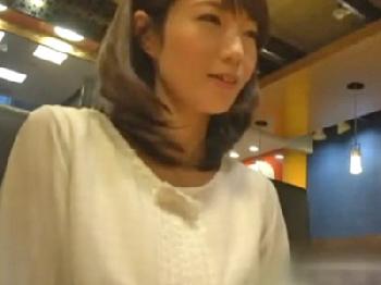 すぐに夫裏切っちゃう淫乱素人主婦にたっぷり中出し人妻のエロ動画