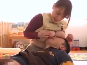 キモショタを授乳手コキ→中出し筆おろししちゃう大きいオッパイ保母さん巨乳お姉さん痴女童貞のエロ動画