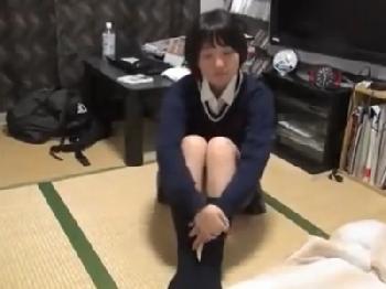 生駒ちゃん似の地味目ガチ幼顔女子校生ハメ撮り！男の自宅で静かに円光！素人美少女ロリのエロ動画