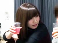 サークルの女子女子大生と飲み会後に宅飲み二次会→酔った勢いで生ズボ開始!巨乳美少女痴女のエロ動画