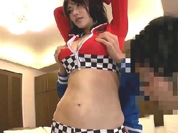 『これは…違うと思うの…』エロガキたちにコスプレサービスしながら3Pハメ巨乳熟女のエロ動画