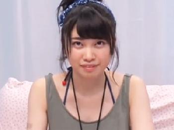 清潔感のある童顔女子大生がチェリーボーイくんの自慰のお手伝い中に色情して筆おろしサービスW素人美少女ロリ童貞のエロ動画