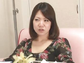 アダルトビデオ鑑賞しながらオナニーする素人お姉さん→目の前に現れた男性器を条件反射でフェラチオ抜き痴女のエロ動画