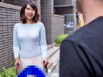 ベビーカーを引いてた新米ママをナンパし中出し浮気巨乳素人人妻のエロ動画