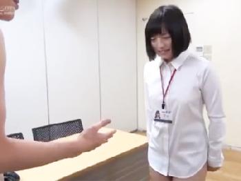 恥ずかしがるOLを勢いで押して罰ゲーム性交させたった素人美少女フェラのエロ動画