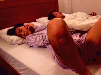 インポの夫に愛想が尽きて同じマンションのご近所さんと浮気する妻巨乳人妻オナニーのエロ動画