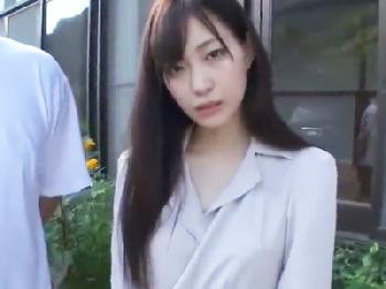 寝取られ願望のある変態な美形マダムと温泉旅行調教済みメス奴隷が他人棒から子種を抜き取る素人人妻フェラ手コキ露出のエロ動画