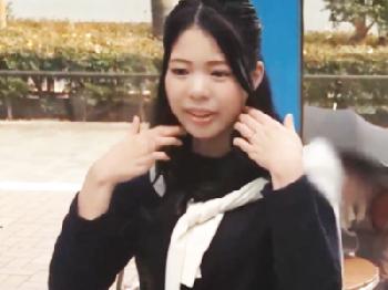 交際3か月のスピード婚を果たしたばかりの女子大生みたいな奥様がマジックミラー号でスピード寝取られW素人お姉さん人妻顔射ハメ撮...