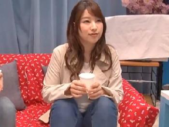 素人娘が男友人と耐久素股ゲーム→色情して中出しSEXに発展W巨乳お姉さんのエロ動画