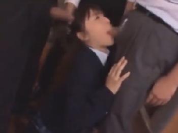 イラマチオ専用性欲処理便器にされてしまった女子校生素人美少女顔射フェラのエロ動画