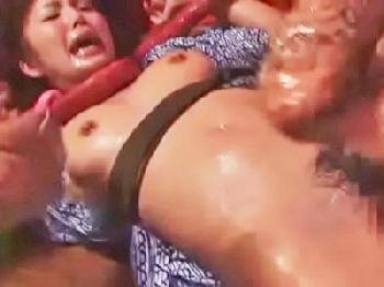 触手に襲われたことが忘れられず新たな性癖に目覚める美形お姉さん巨乳オナニーのエロ動画