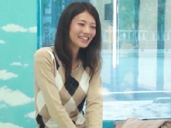 「ちょ…待っ…ぁん」マジックミラー号で細身美形お姉さんが初対面の男にハメられるW素人顔射盗撮のエロ動画