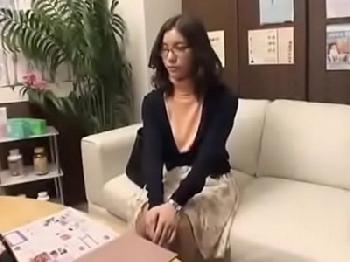 悪党整体と知らずに入った清純清楚すぎる淑女が時間いっぱいサービス堪能巨乳素人めがねマッサージのエロ動画