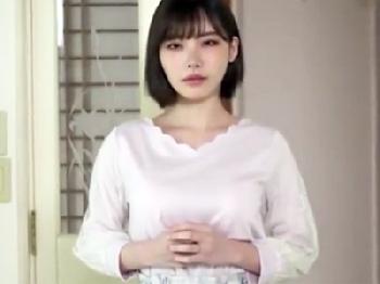 夫を見送ってすぐに不貞相手を呼び出し子作り始めちゃう不貞妻痴女人妻中出しのエロ動画