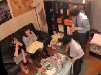 「中出しとかありえないんだけど！」宅飲みの勢いで4P乱交巨乳素人美少女ナンパのエロ動画